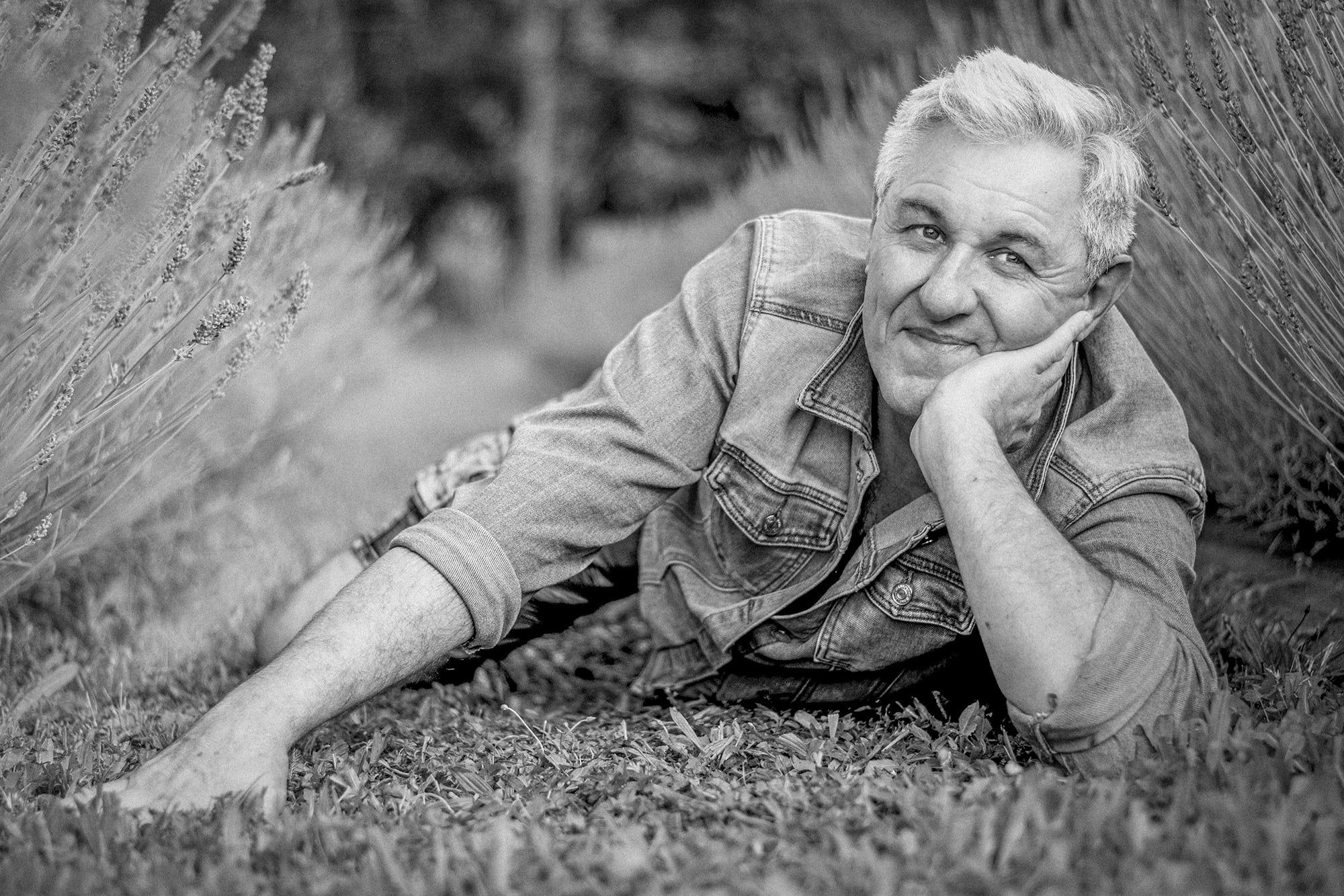 Portret plenerowy czarno-biały